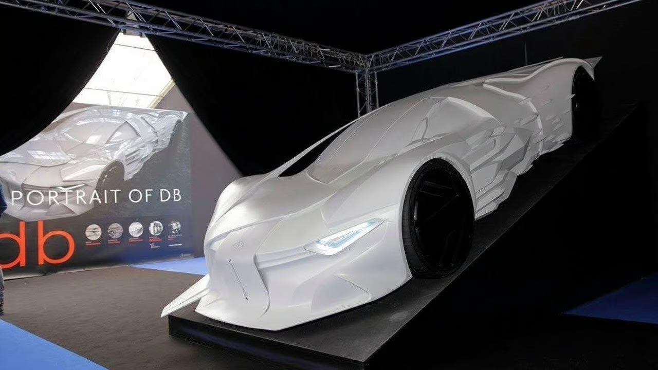 خودروی گرامیداشت یاد دیوید بویی در جشنواره بین المللی خودرو در پاریس (منبع: Massivit 3D Printing از طریق یوتیوب)