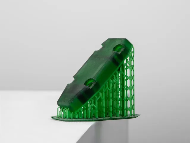 الگوی رزینی قابل ریخته‌گری روی ساپورت‌های چاپ، ساخته‌شده در مادا تکنولوژی